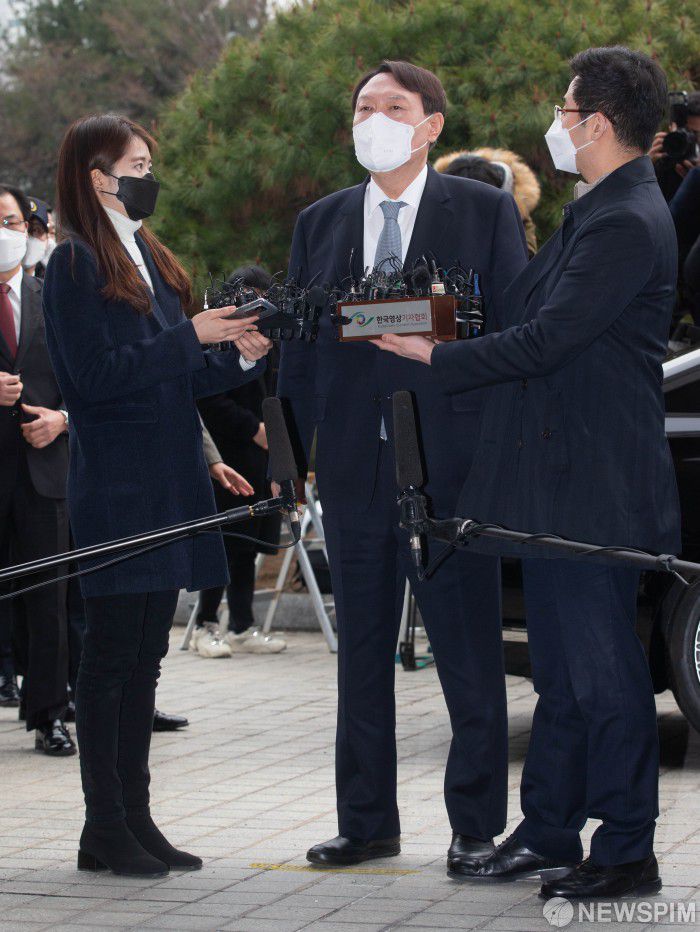 [서울=뉴스핌] 윤창빈 기자 = 윤석열 검찰총장이 4일 오후 서울 서초구 대검찰청에서 사퇴 의사를 밝히고 있다. 2021.03.04 pangbin@newspim.com