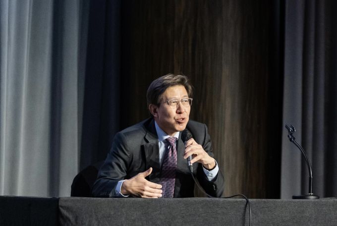 박형준 국민의힘 부산시장 후보가 10일 오후  부산 파라다이스호텔 콘퍼런스룸에서 열린 '부산! 우짤끼고?' 나라사랑 부산사랑 토크쇼에 참석해 문재인 정부의 실정을 비판하고 있다.[사진=박형준 선거캠프] 2021.03.11 news2349@newspim.com