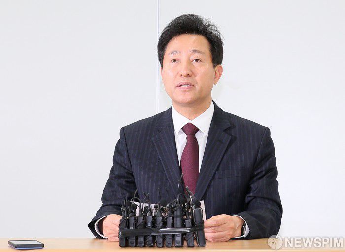 [서울=뉴스핌] 국회사진취재단 = 오세훈 국민의힘 서울시장 후보가 지난 19일 서울 종로구 서울시선거관리위원회에서 후보자 등록에 앞서 기자회견을 열고 입장을 밝히고 있다. 2021.03.19 photo@newspim.com