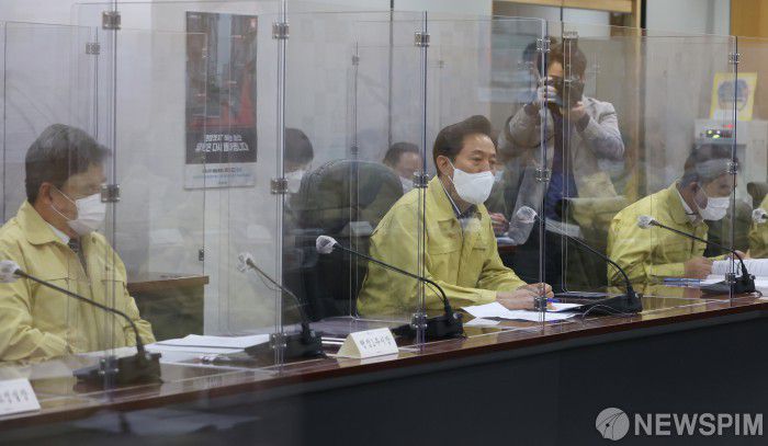 [서울=뉴스핌] 윤창빈 기자 = 오세훈 서울시장이 9일 오전 서울시청 기획상황실에서 열린 코로나19 종합대책회의에서 모두발언을 하고 있다. 2021.04.09 pangbin@newspim.com