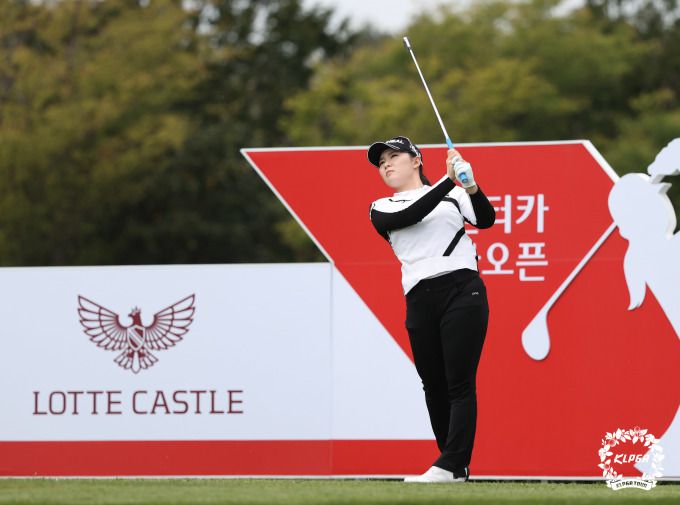 티샷을 하는 이다연. [사진= KLPGA]