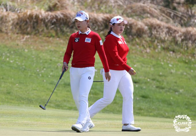 제주 개막전에서 우승을 한 이소미와 장하나(왼쪽)가 시즌 2번째 대회에서 맞붙는다.[사진= KLPGA]