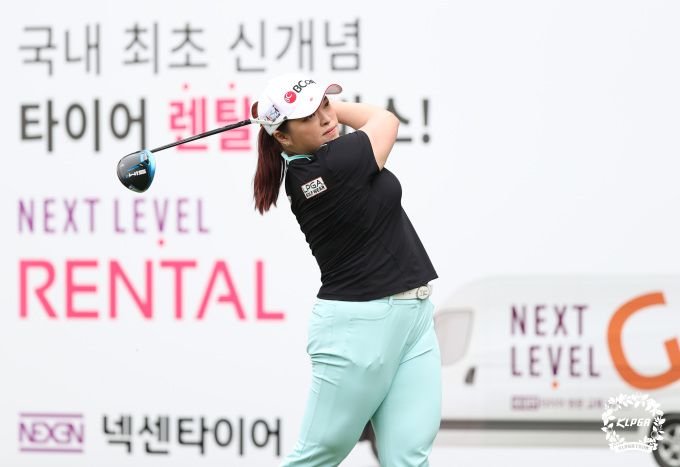 첫날 선두를 차지한 장하나. [사진= KLPGA]