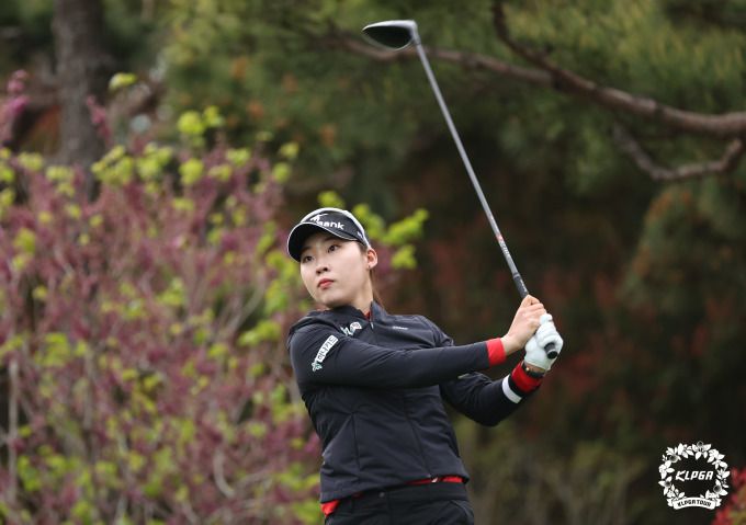 시즌 1호 홀인원을 써낸 김유빈. [사진= KLPGA]