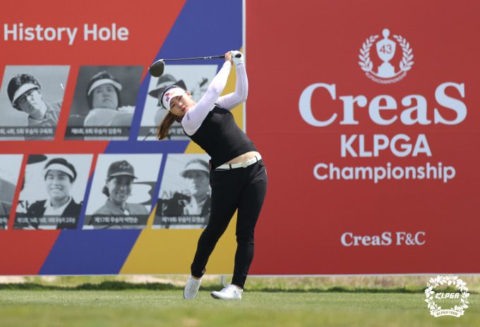 크리스F&C KLPGA 챔피언십 첫날 선두를 차지한 김지영2. [사진= KLPGA]