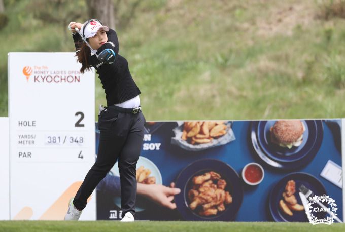 제7회 교촌 허니레이디스 오픈 1라운드  2번홀에서 티샷하는 최혜진. [사진= KLPGA]