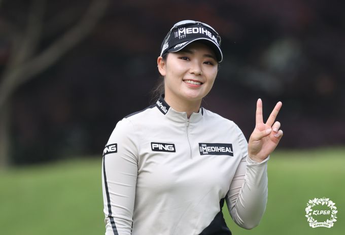 10번홀 버디 성공후 포즈를 취한 이다연. [사진= KLPGA]