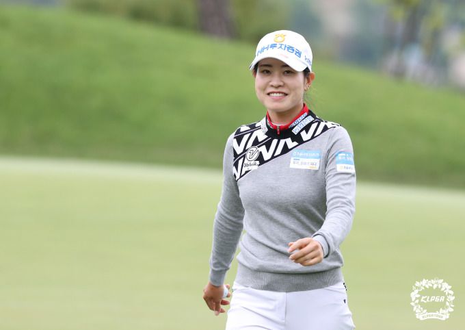 3연승으로 16강에 진출한 박민지가 밝은 웃음을 짓고 있다. [사진= KLPGA]