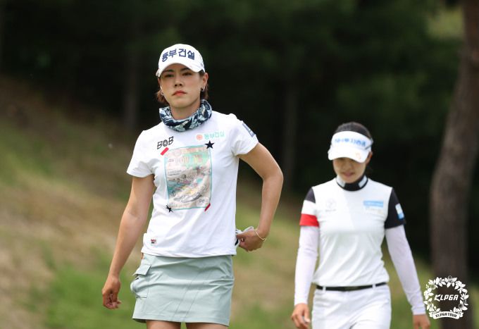 걸승 대결을 펼친 박주영(왼쪽)과 박민지. [사진= KLPGA]
