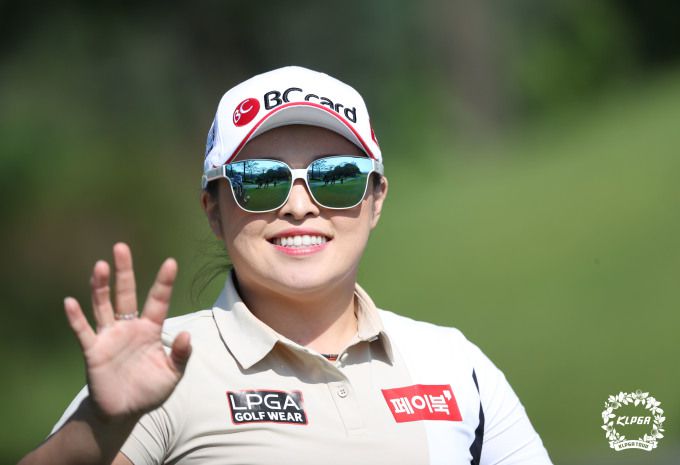 통산 상금 50억 돌파를 눈앞에 둔 장하나가 이벤트를 하겠다고 선언했다. [사진= KLPGA]