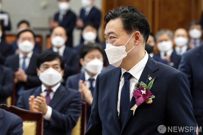 [서울=뉴스핌] 정일구 기자 = 김오수 신임 검찰총장이 1일 오후 서울 서초구 대검찰청에서 열린 제44대 검찰총장 취임식에 참석하고 있다. 2021.06.01 mironj19@newspim.com