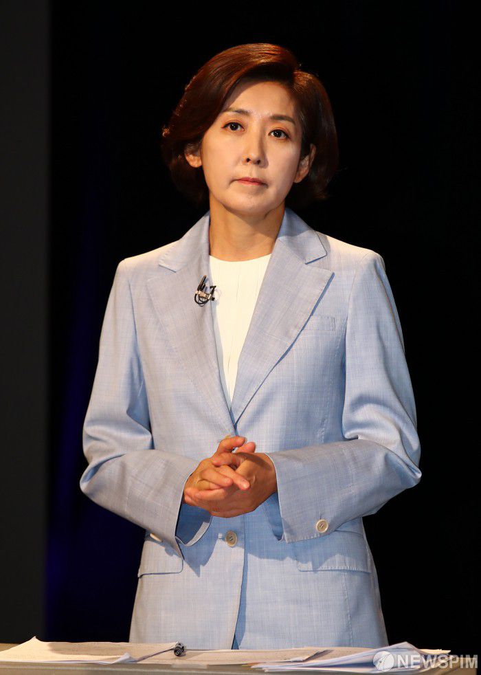 [서울=뉴스핌] 국회사진취재단 = 국민의힘 나경원 당대표 후보가 31일 밤 서울 상암 MBC스튜디오에서 열린 100분토론회에 참석해 있다. 2021.05.31 photo@newspim.com