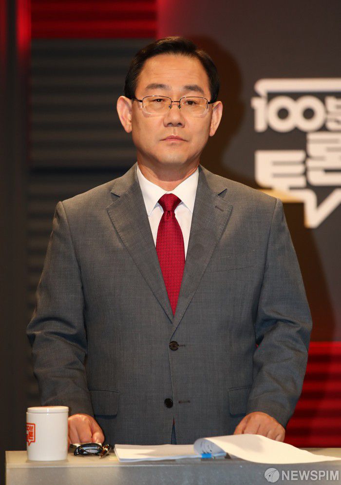 [서울=뉴스핌] 국회사진취재단 = 국민의힘 주호영 당대표 후보가 31일 밤 서울 상암 MBC스튜디오에서 열린 100분토론회에 참석해 있다. 2021.05.31 photo@newspim.com