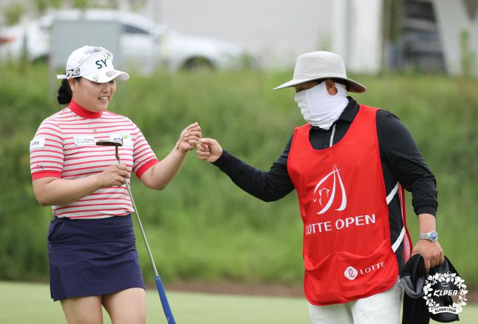 롯데오픈서 생애 두번째 홀인원을 써낸 김초희. [사진= KLPGA]