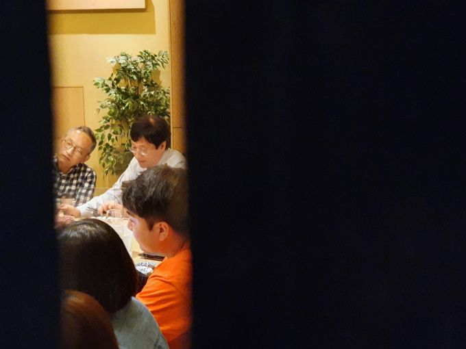 (왼쪽부터) 김유상 이스타항공 공동관리인과 구자권 쌍방울그룹 부회장. [사진=이스타항공 조종사노조]