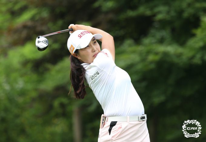 BC카드-한경 레이디스컵 둘쨋날 선두를 차지한 서연경. [사진= KLPGA]