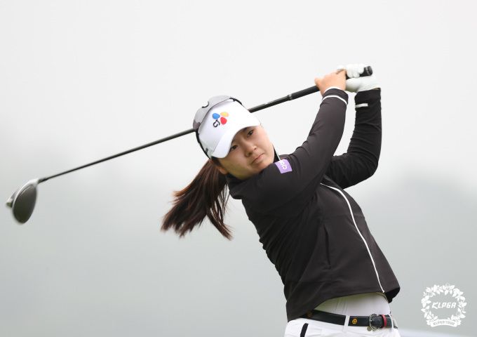 선두권으로 도약한 스무살 루키 홍정민. [사진= KLPGA]