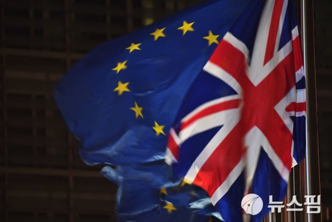 영국과 EU 국기 [사진=블룸버그]