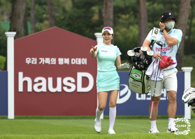 첫날 최하위권에 머무른 안신애. [사진= KLPGA]