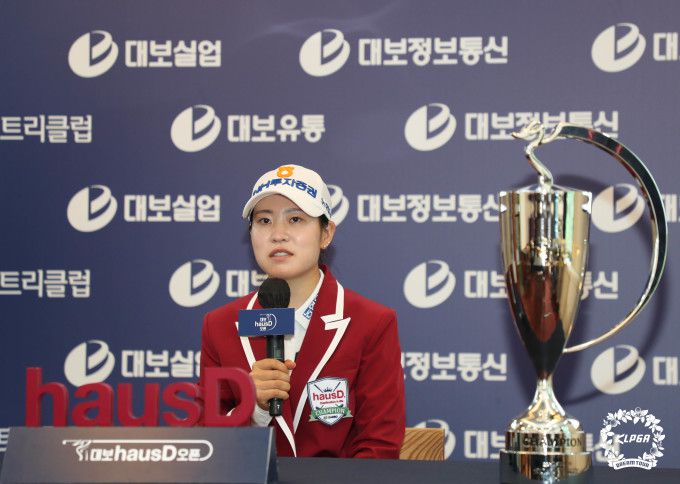 밝은 모습으로 인터뷰에 임한 박민지. [사진= KLPGA]