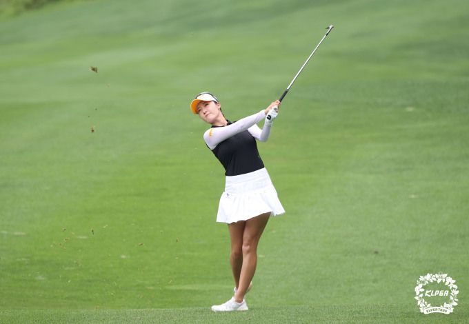 오지현이 3년만에 제주 삼다수 오픈에서 정상을 차지, 부활에 성공했다. [사진= KLPGA]