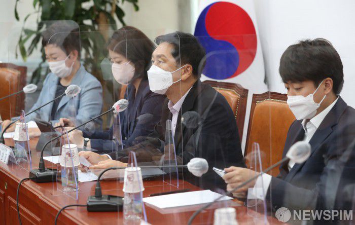 [서울=뉴스핌] 최상수 기자 = 김기현 국민의힘 원내대표가 지난 17일 서울 여의도 국회에서 열린 최고위원회의에서 모두발언을 하고 있다. 2021.08.17 kilroy023@newspim.com