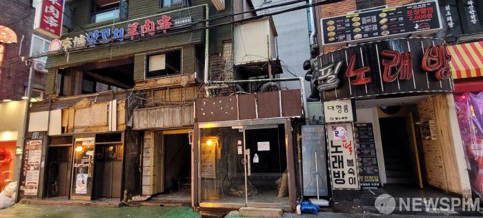 [서울=뉴스핌] 박성준 인턴기자 = 코로나19로 인해 건물 전체가 폐업하거나 휴업 중인 상가. 2021.08.23. parksj@newspim.com