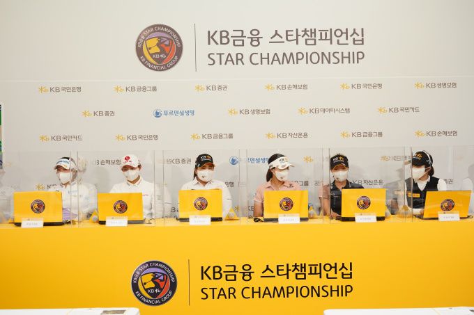 KB금융 스타챔피언십 개막을 하루 앞둔 8일 경기도 이천 블랙스톤GC에서 열린 공식 기자회견에 참석한 선수들. 왼쪽부터 박민지, 김효주, 박인비, 전인지, 오지현, 안송이. [사진= KB금융 스타챔피언십 조직위]