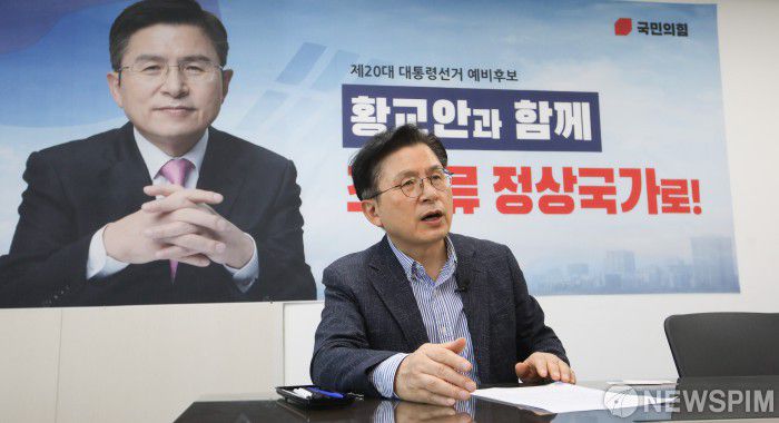 [서울=뉴스핌] 최상수 기자 = 황교안 국민의힘 대통령 선거 예비후보(전 미래통합당 대표)가 지난달 10일 오후 서울 영등포구에 마련된 선거사무실에서 뉴스핌과 인터뷰를 하고 있다. 2021.08.10 kilroy023@newspim.com