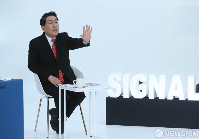 [서울=뉴스핌] 이형석 기자 = 안상수 국민의힘 대선 경선 후보가 지난 10일 오후 서울 금천구 즐스튜디오에서 열린 '국민 시그널 면접'에 참석해 질문에 답하고 있다. 2021.09.10 leehs@newspim.com