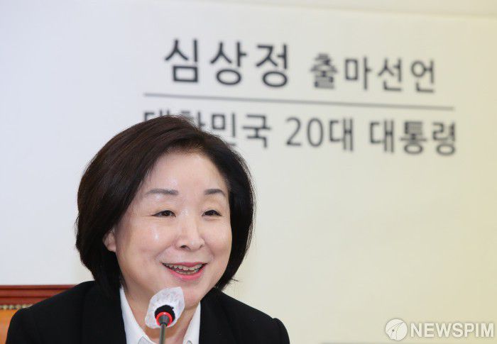 [서울=뉴스핌] 이형석 기자 = 대선출마를 공식선언한 정의당 심상정 의원이 29일 서울 여의도 국회에서 대선출마에 대한 온라인 기자간담회에서 인사말을 하고 있다. 2021.08.29 leehs@newspim.com