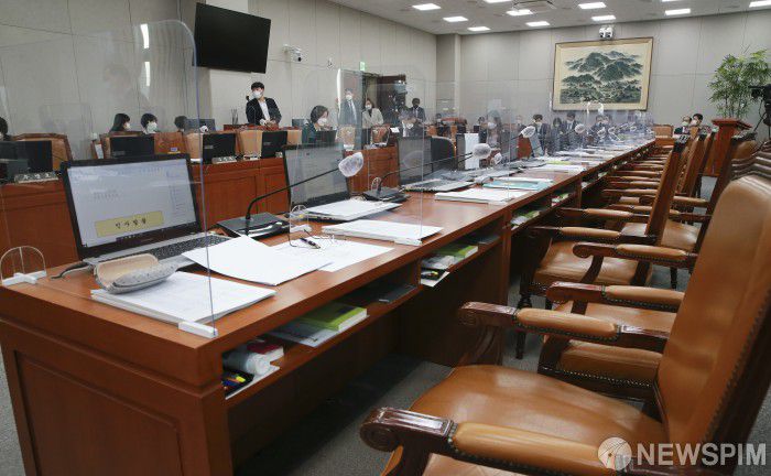 [서울=뉴스핌] 이형석 기자 = 26일 오전 서울 여의도 국회에서 운영위원회의 대통령비서실, 국가안보실, 대통령경호처 국정감사가 중지되고 있다. 2021.10.26 leehs@newspim.com