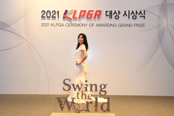 포즈를 취한 전예성. [사진= KLPGA]