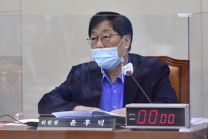 [서울=뉴스핌] 이형석 기자 = 윤후덕 의원이 지난해 9월 23일 오전 국회에서 열린 기획재정위원회 전체회의에서 발언을 하고 있다. 2020.09.23 leehs@newspim.com