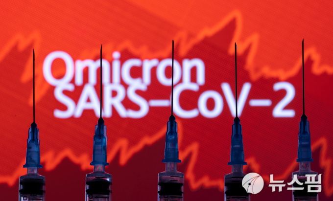 신종 코로나바이러스 감염증(코로나19) 새 변이 '오미크론' 일러스트 이미지 [사진=로이터 뉴스핌]