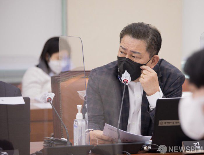 [서울=뉴스핌] 최상수 기자 = 김병기 더불어민주당 의원. 2022.01.05 kilroy023@newspim.com