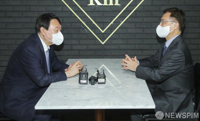 [서울=뉴스핌] 김학선 기자 = 윤석열 국민의힘 대선 후보(좌)와 최재형 전 감사원장. 2021.09.12 yooksa@newspim.com