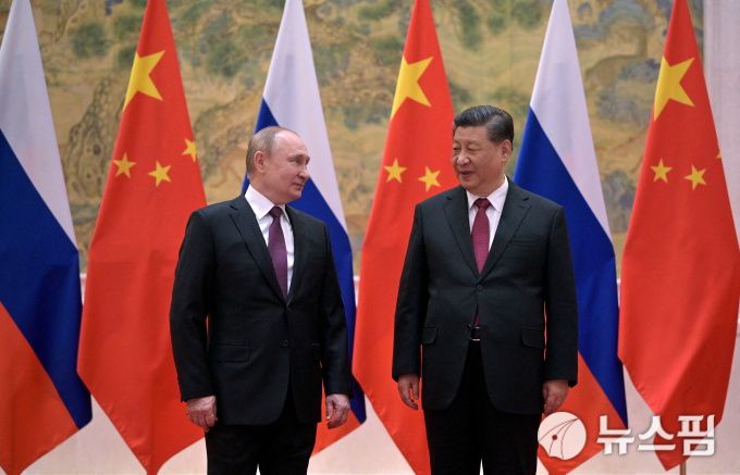 블라디미르 푸틴 러시아 대통령(왼쪽)과 시진핑 중국 국가주석.  [사진=로이터 뉴스핌]