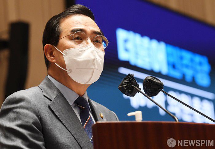 [서울=뉴스핌] 최상수 기자 = 박홍근 더불어민주당 원내대표가 5일 서울 여의도 국회에서 열린 의원총회에서 모두발언을 하고 있다. 2022.04.05 kilroy023@newspim.com