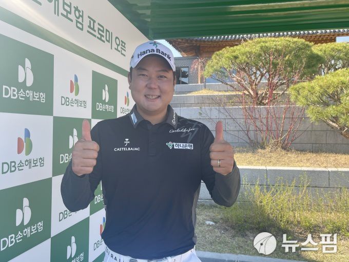 [춘천=뉴스핌] 김용석 기자 = 함정우는 "KLPGA에서 뛰는 아내 강예린과 꼭 동반우승을 이루고 싶다"라고 말했다. 2022.04.17 fineview@newspim.com