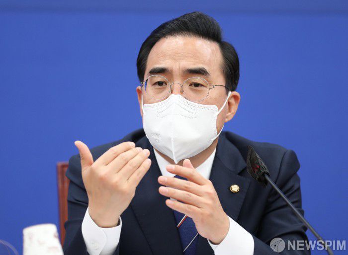 [서울=뉴스핌] 최상수 기자 = 박홍근 더불어민주당 원내대표가 18일 오전 서울 여의도 국회에서 열린 현안 기자간담회에서 취재진의 질문에 답하고 있다. 2022.04.18 kilroy023@newspim.com