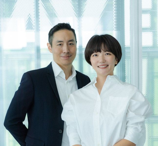 왼쪽부터 김남선 CFO와 최수연 대표 [사진=네이버]