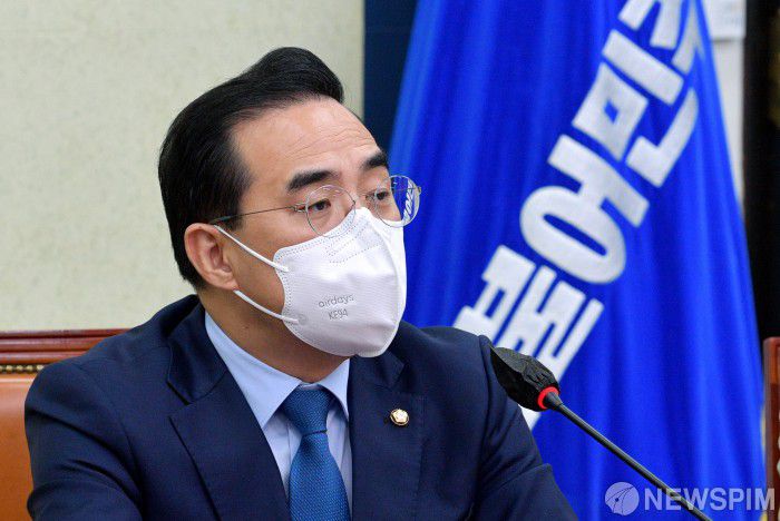 [서울=뉴스핌] 최상수 기자 = 박홍근 더불어민주당 원내대표가 27일 오전 서울 여의도 국회에서 열린 비상대책위원회의에서 모두발언을 하고 있다. 2022.04.27 kilroy023@newspim.com