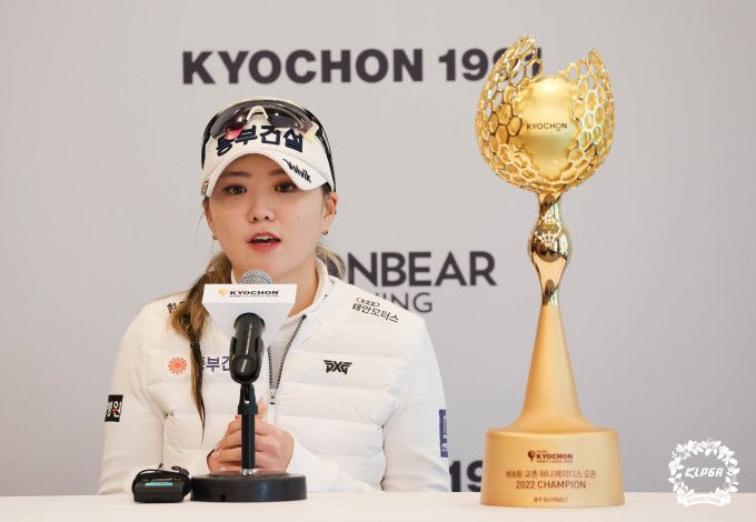 밝은 모습으로 인터뷰하는 조아연. [사진= KLPGA]