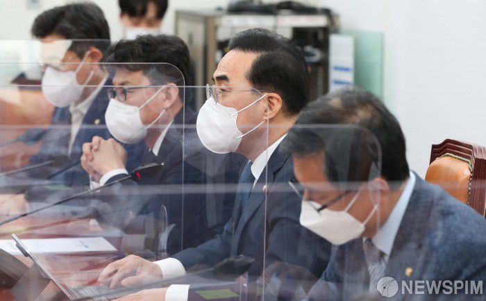 [서울=뉴스핌] 김민지 기자 = 박홍근 더불어민주당 원내대표가 12일 오전 국회에서 열린 정책조정회의에서 모두발언을 하고 있다. 2022.05.12 kimkim@newspim.com