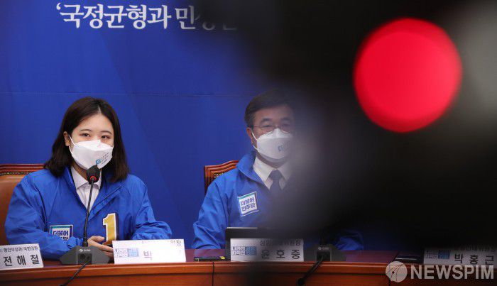 [서울=뉴스핌] 최상수 기자 = 박지현 더불어민주당 상임선대위원장이 25일 오전 서울 여의도 국회에서 열린 국정균형과 민생안정을 위한 선대위 합동회의에서 모두발언을 하고 있다. 2022.05.25 kilroy023@newspim.com