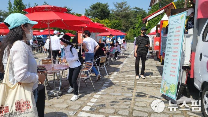 [이천=뉴스핌] 김용석 기자 = KLPGA 이벤트 존에 있는 갤러리. 2022.05.25 fineview@newspim.com