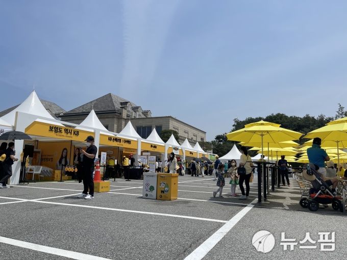 [이천=뉴스핌] 김용석 기자 =  지난 25일 KB금융 챔피언십이 열린 블랙스톤 골프클럽 이벤트 존의 한가한 풍경. 그나마 키드존이 운영돼 가족 갤러리가 찾았다. 2022.05.25 fineview@newspim.com