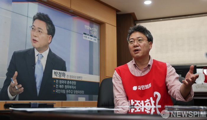 [원주=뉴스핌] 최상수 기자 = 박정하 국민의힘 원주갑 국회의원 후보가 지난달 12일 강원도 원주시 선거운동사무실에서 뉴스핌과 인터뷰를 하고 있다. 2022.05.12 kilroy023@newspim.com