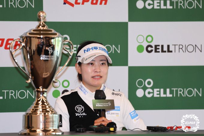 밝은 모습으로 인터뷰에 임하는 박민지. [사진= KLPGA]